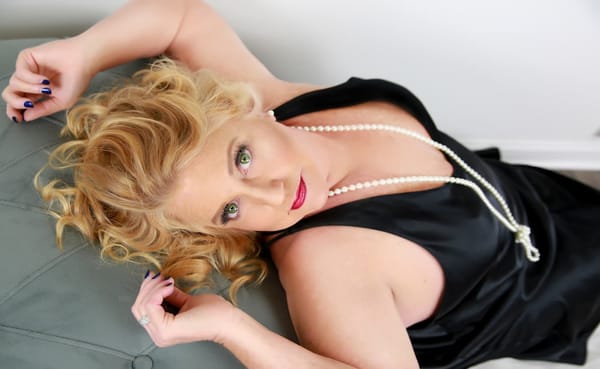A boudoir photo session — being physically and emotionally exposed while having their photo taken — might sound daunting to s