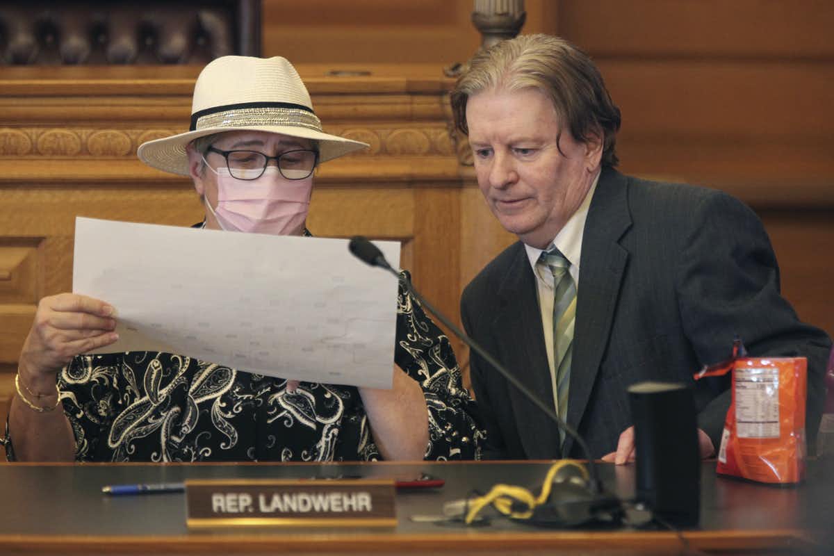 Kansas GOP State Reps. Brenda Landwehr (left) and Steve Huebert confer during a meeting of a House committee on redistricting on January 18, 2022, at the Statehouse in Topeka, Kansas. | AP Photo/John Hanna